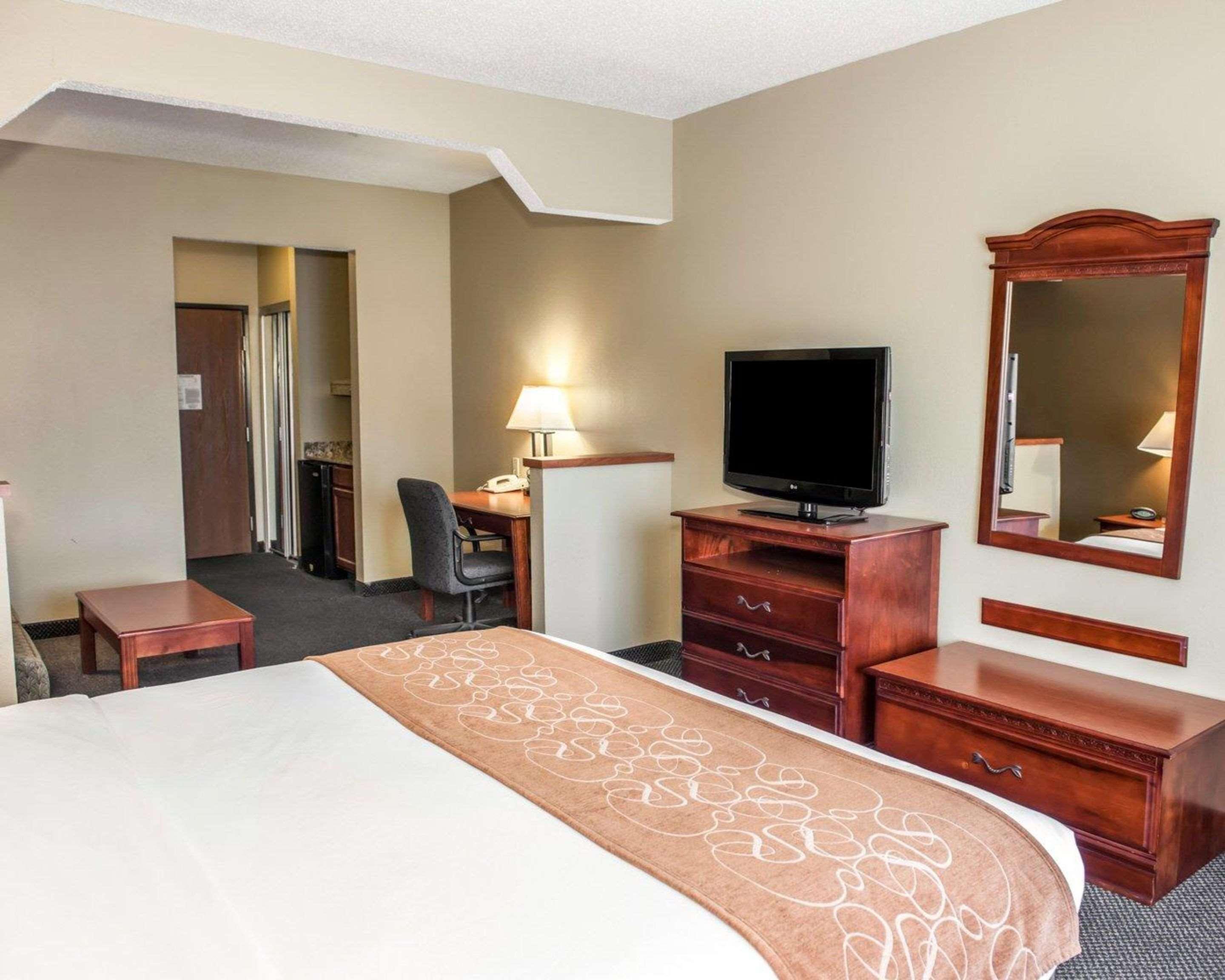 Comfort Suites Auburn Near I-69 Exterior foto